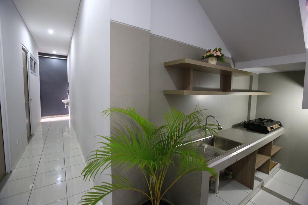 Guest house Reddoorz @ Karet Pedurenan 2 *